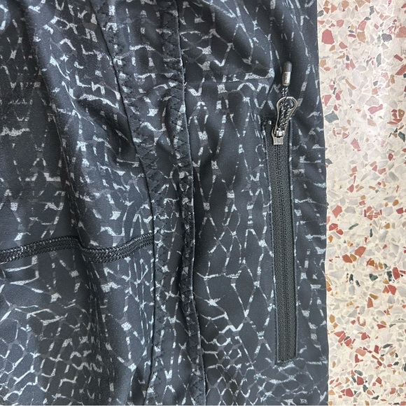 lululemon Real Quick Crop Size 8 Samba Snake Battleship Black and White - Picture 4 of 6